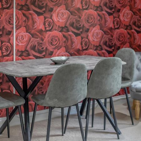 Opp B'Ham - Freshly Refurbished Walls And Carpets! Big Savings Booking 7 Days Or More! Leilighet Marston Green Eksteriør bilde