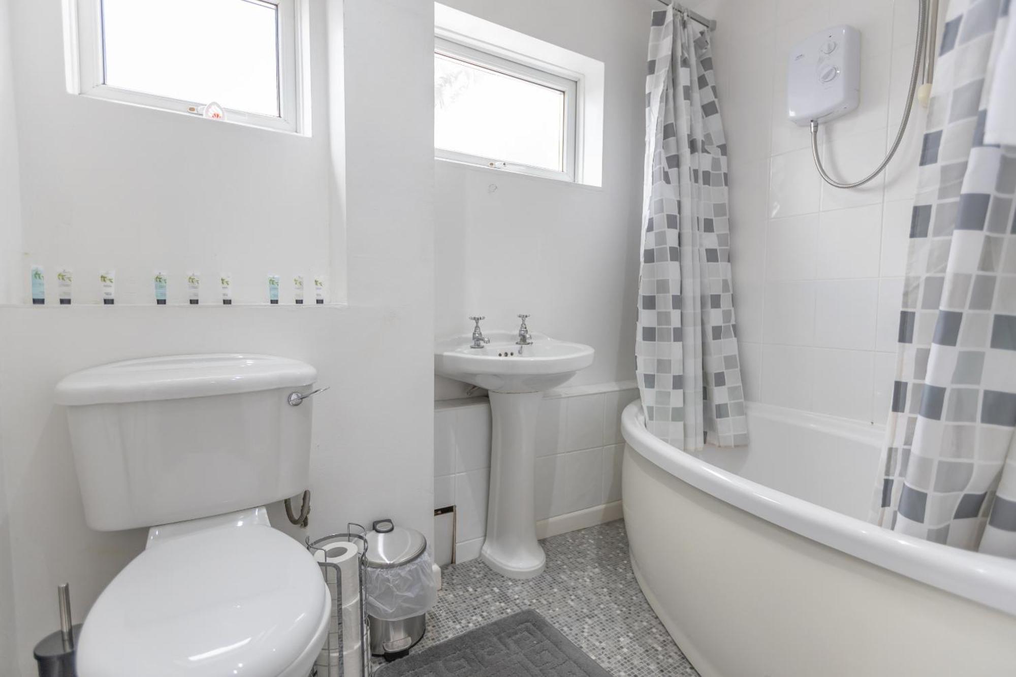 Opp B'Ham - Freshly Refurbished Walls And Carpets! Big Savings Booking 7 Days Or More! Leilighet Marston Green Eksteriør bilde